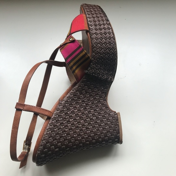 Isabella Fiore Platform Sandals 7 - Picture 7 of 7